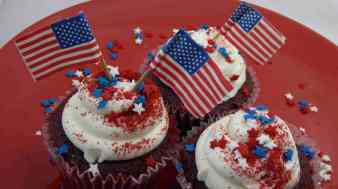 american-flag-cupcakes (1)